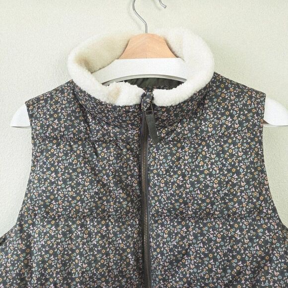 Universal Thread Puffer Vest Size M Green Floral Sherpa Collar Full Zip Winter - Picture 3 of 8